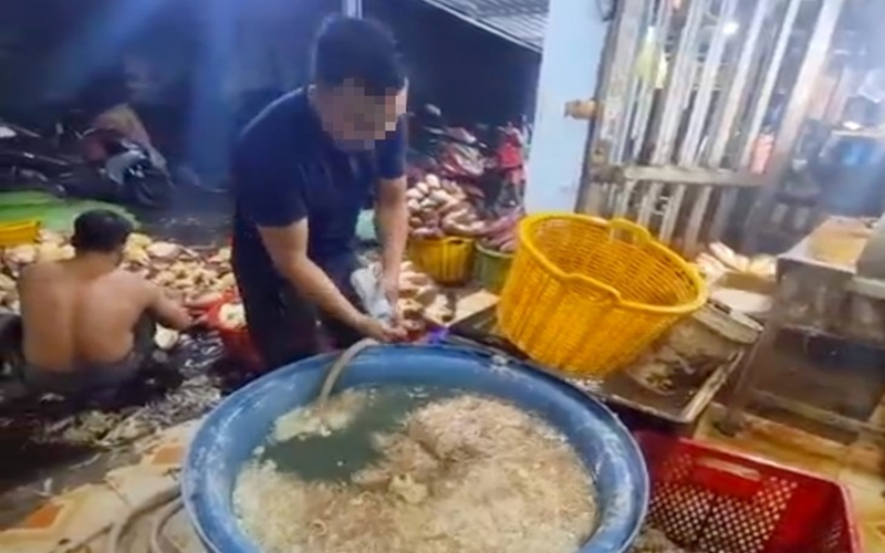 Phát hiện 3 cơ sở sử dụng hàn the để tẩy trắng hoa chuối tại Thành phố Hồ Chí Minh