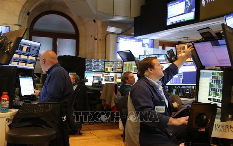 S&P 500, Nasdaq và FTSE 100 lập kỷ lục mới
