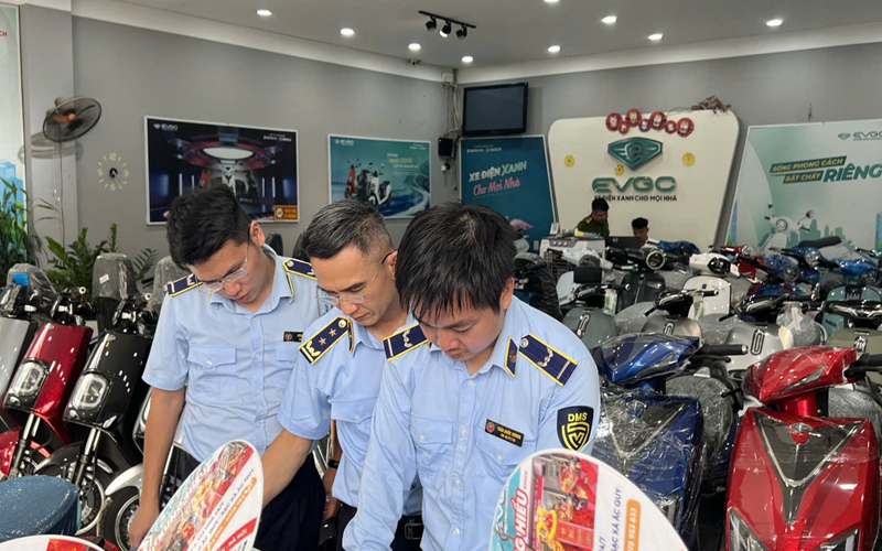 Chuyển hồ sơ vụ việc kinh doanh xe máy điện giả nhãn hiệu cho Công an Hà Nội điều tra, xử lý