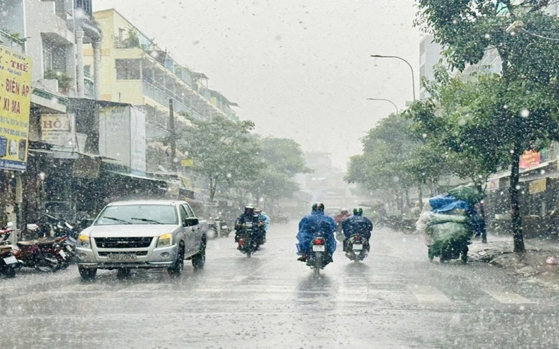 Thời tiết hôm nay (12-7): Bắc Bộ và Bắc Trung Bộ có mưa rào và dông