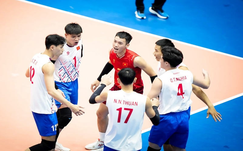 Tuyển bóng chuyền nam Việt Nam thắng kịch tính Thái Lan