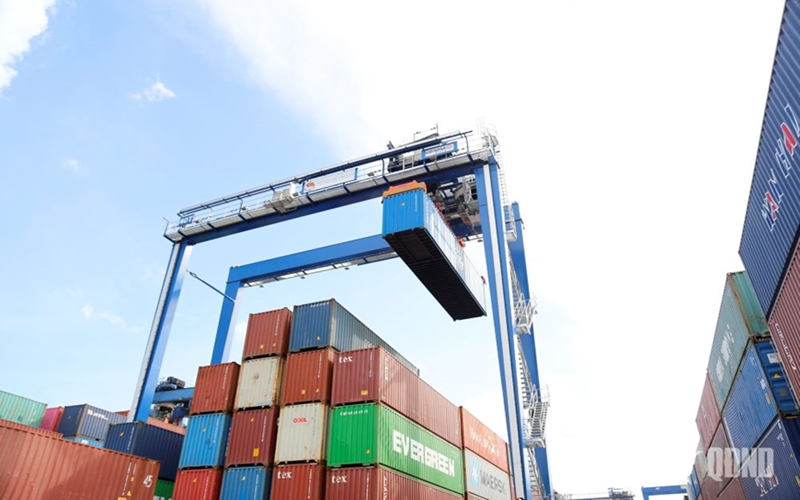 Tân Cảng Sài Gòn tiếp nhận 12 cẩu khung Genma - Kalmar RTG6+1