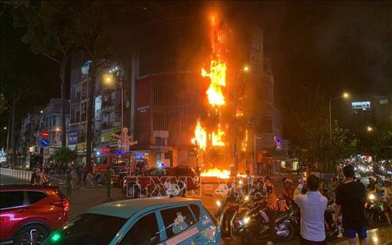 TP Hồ Chí Minh: Kịp thời dập tắt vụ cháy tại cửa hàng bán thức ăn nhanh