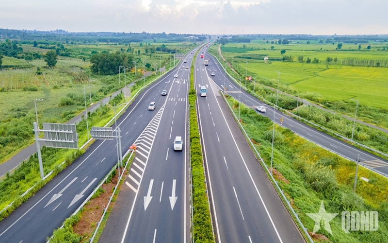 Bảo đảm an toàn trên các tuyến cao tốc trọng điểm