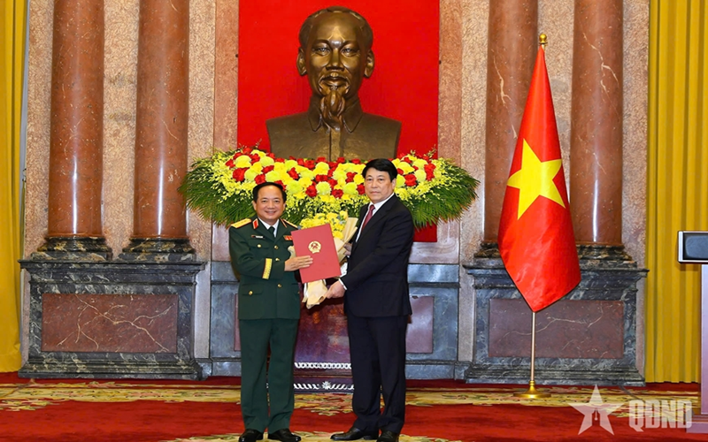 Chủ tịch nước trao Quyết định thăng quân hàm; cấp bậc hàm Đại tướng, Thượng tướng đối với các đồng chí sĩ quan Quân đội nhân dân và Công an nhân dân