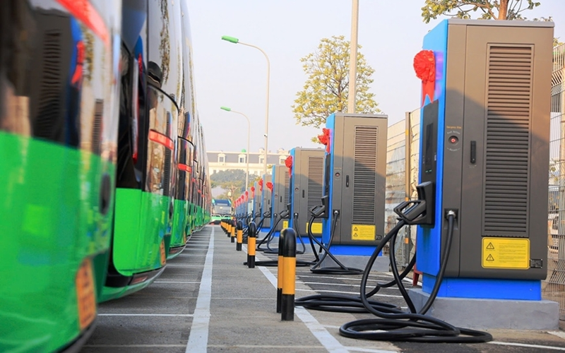 Xây dựng lộ trình chuyển đổi xe buýt sang xe sử dụng điện, năng lượng xanh