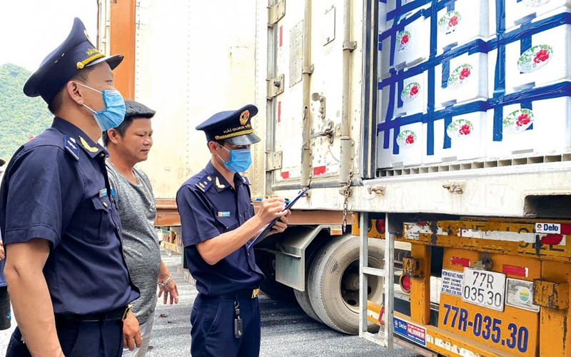 Chính phủ giao Bộ Tài chính chỉ đạo lực lượng hải quan, thuế xử lý nghiêm các trường hợp buôn lậu, gian lận thương mại, trốn thuế, gian lận thuế