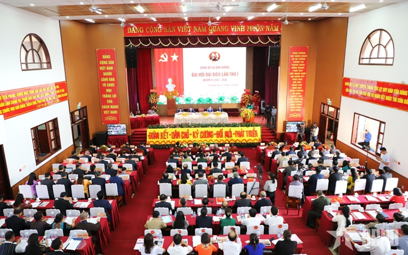 Đồng chí Nguyễn Hòa Bình dự Đại hội Đảng bộ xã Đơn Dương, tỉnh Lâm Đồng