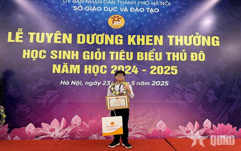 Hà Nội có 3 thủ khoa