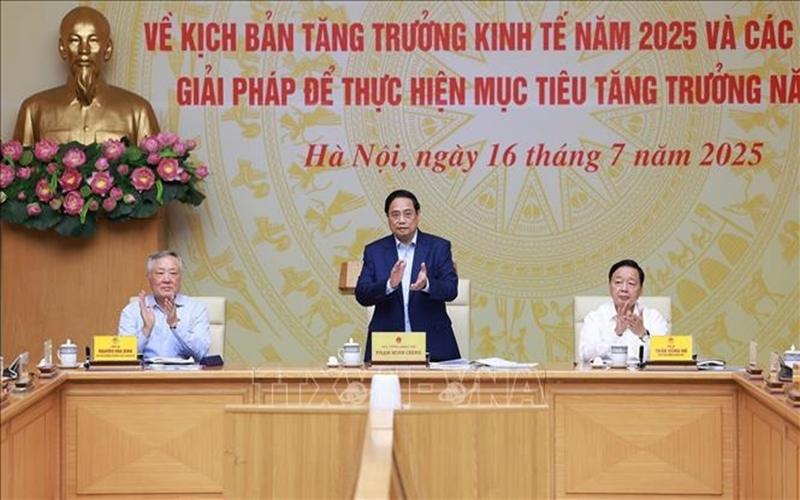 Thủ tướng Phạm Minh Chính chủ trì Hội nghị trực tuyến toàn quốc về kịch bản tăng trưởng