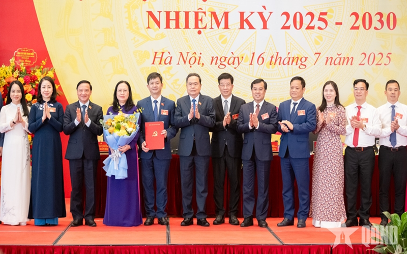 Chủ tịch Quốc hội Trần Thanh Mẫn dự Đại hội đại biểu Đảng bộ Văn phòng Quốc hội lần thứ XV