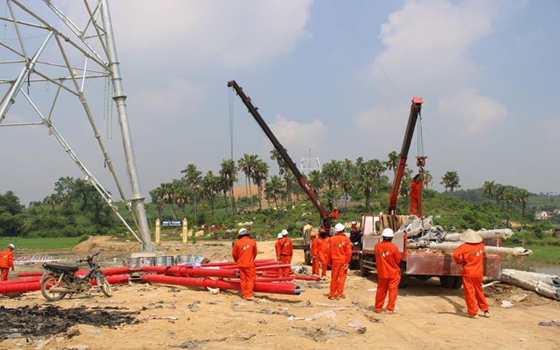 Khẩn trương thi công đường dây 500 KV Lào Cai - Vĩnh Yên (Phú Thọ)