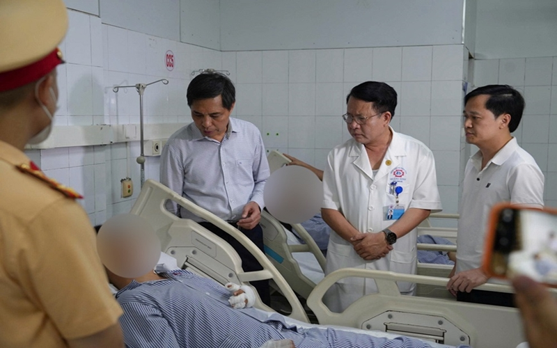 Y tế Quảng Ninh tập trung toàn lực cứu chữa nạn nhân trong vụ lật tàu