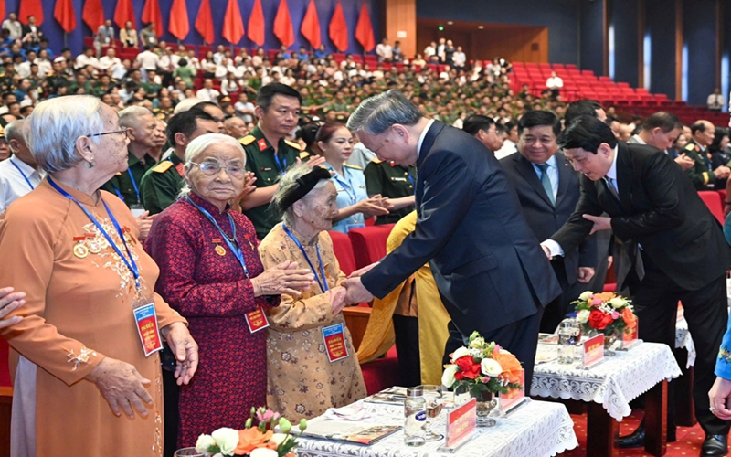Tổng Bí thư Tô Lâm dự gặp mặt người có công, nhân chứng lịch sử tiêu biểu