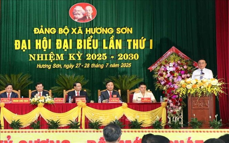 Thường trực Ban Bí thư Trần Cẩm Tú dự Đại hội Đảng bộ xã Hương Sơn, tỉnh Hà Tĩnh