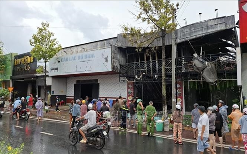 Hỏa hoạn thiêu rụi một cơ sở kinh doanh, 3 nhà liền kề bị ảnh hưởng