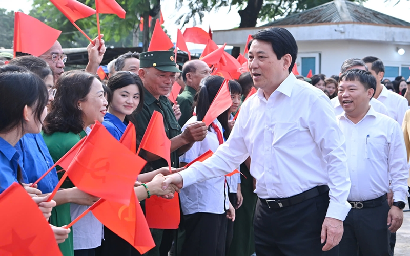 Chủ tịch nước Lương Cường kiểm tra vận hành hoạt động hệ thống chính trị tại xã Quảng Hà (Quảng Ninh)