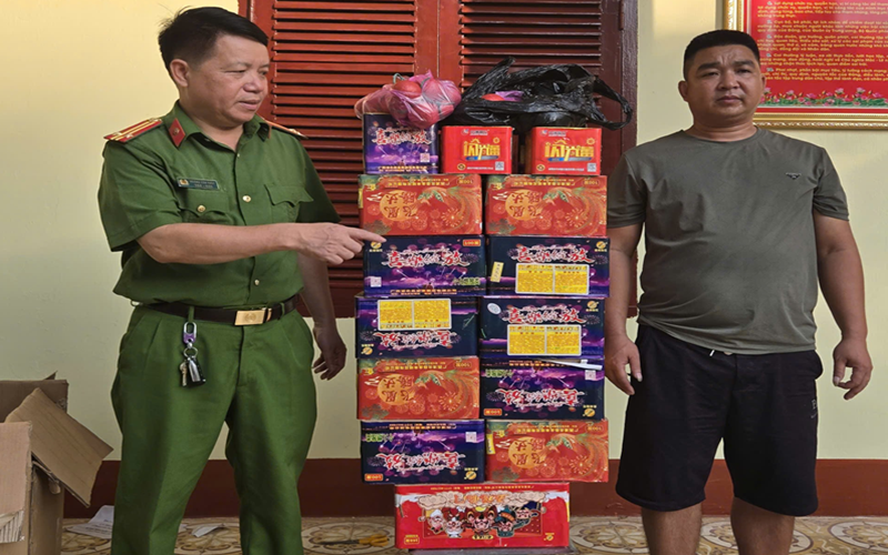 Lạng Sơn: Bắt giữ đối tượng vận chuyển 54 kg pháo