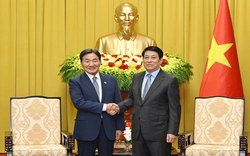 Chủ tịch nước Lương Cường tiếp Đặc phái viên của Tổng thống Hàn Quốc