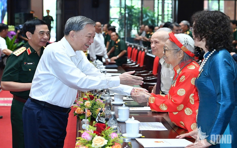 Tổng Bí thư Tô Lâm gặp mặt cán bộ lão thành cách mạng, Bà mẹ Việt Nam anh hùng, tướng lĩnh, Anh hùng Lực lượng vũ trang nhân dân