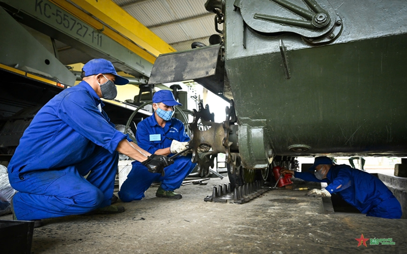 Chế độ, chính sách đối với lực lượng quản lý, bảo vệ công trình quốc phòng và khu quân sự