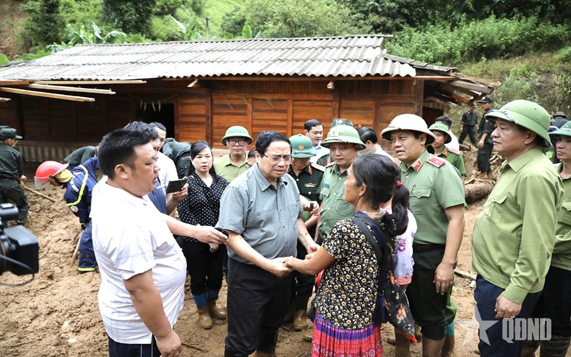 Thủ tướng Phạm Minh Chính thăm, động viên người dân xã Xa Dung (Điện Biên)