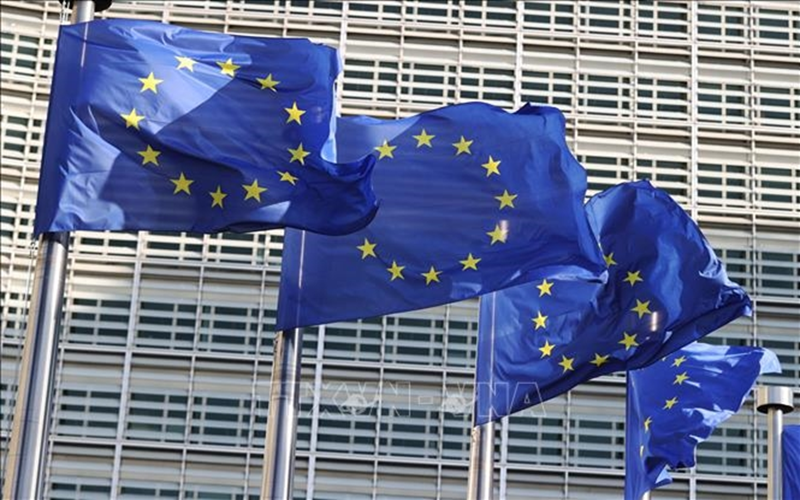 EU tạm đình chỉ 6 tháng các biện pháp đáp trả thuế quan Mỹ