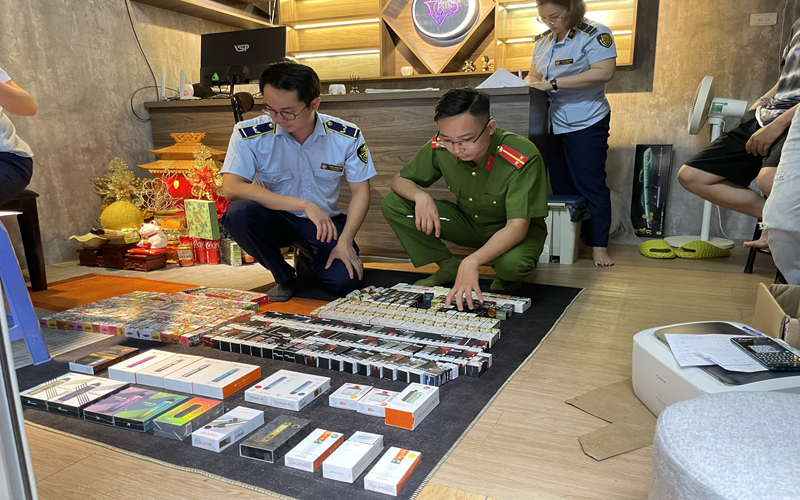 Tăng cường kiểm tra, xử lý, kiểm soát chặt chẽ việc vận chuyển thuốc lá điện tử, thuốc lá nung nóng nhập lậu qua cửa khẩu