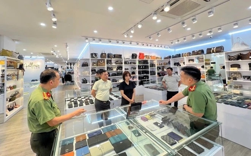 Hà Nội: Thu giữ hàng hoá có dấu hiệu vi phạm pháp luật trị giá hơn 5 tỷ đồng