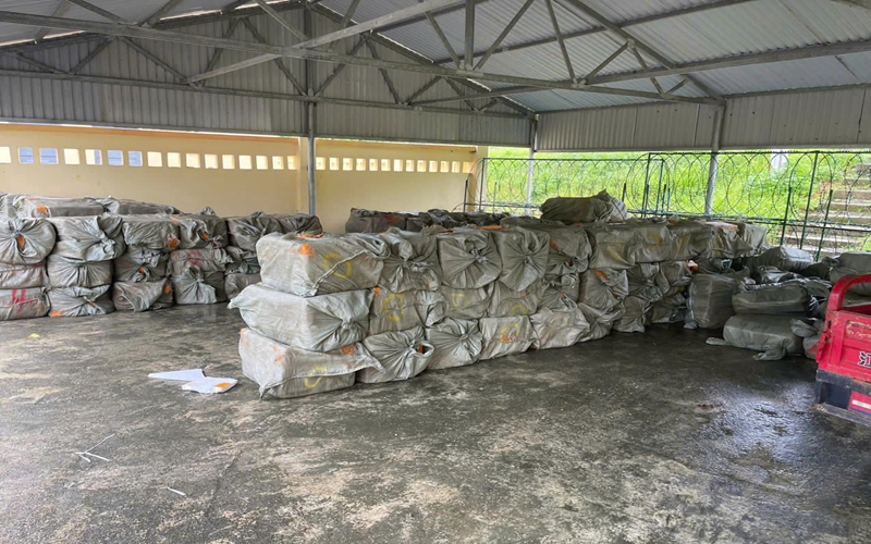 Quảng Ninh: Bắt giữ số lượng lớn thực phẩm đông lạnh không rõ nguồn gốc