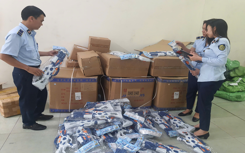 Hà Nội: Xử phạt 2 cơ sở kinh doanh đồ chơi trẻ em nhập lậu, vi phạm thương mại điện tử