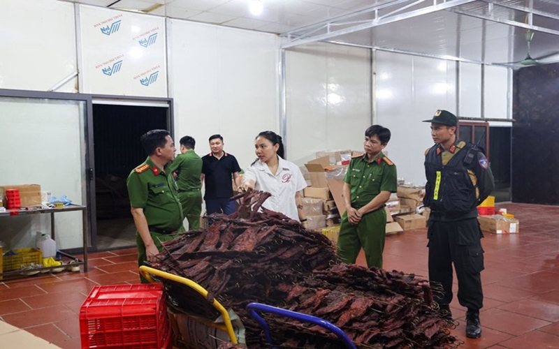 Phú Thọ: Khởi tố đối tượng về hành vi sản xuất, buôn bán hàng giả là thực phẩm