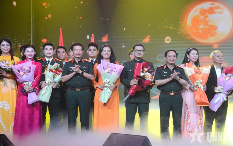 Chương trình nghệ thuật “Những câu thơ viết nên hình đất nước”