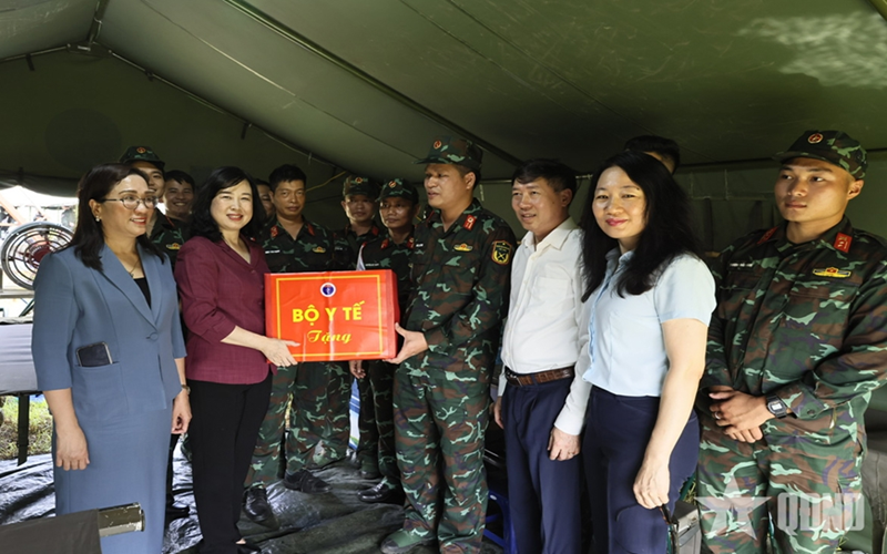 Bộ trưởng Bộ Y tế thăm, động viên Tổ Quân y Bệnh viện Quân y 354 thực hiện nhiệm vụ A80