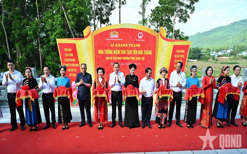 Chủ tịch Quốc hội Trần Thanh Mẫn dự chương trình Về nguồn tại Tuyên Quang