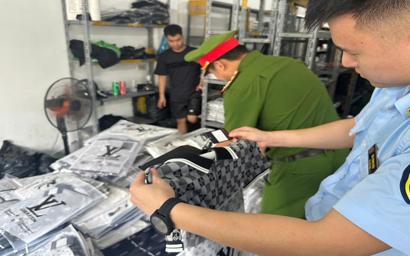 Hà Nội: Hàng loạt vụ vi phạm hàng giả, hàng lậu bị xử lý dịp trước Tết Trung thu 2025