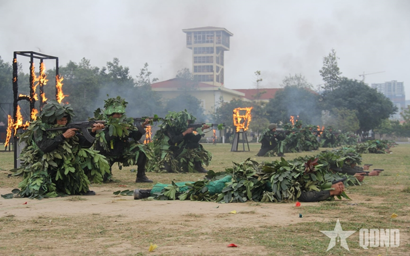 Công an nhân dân với sự nghiệp bảo vệ Tổ quốc trong kỷ nguyên mới, kỷ nguyên vươn mình