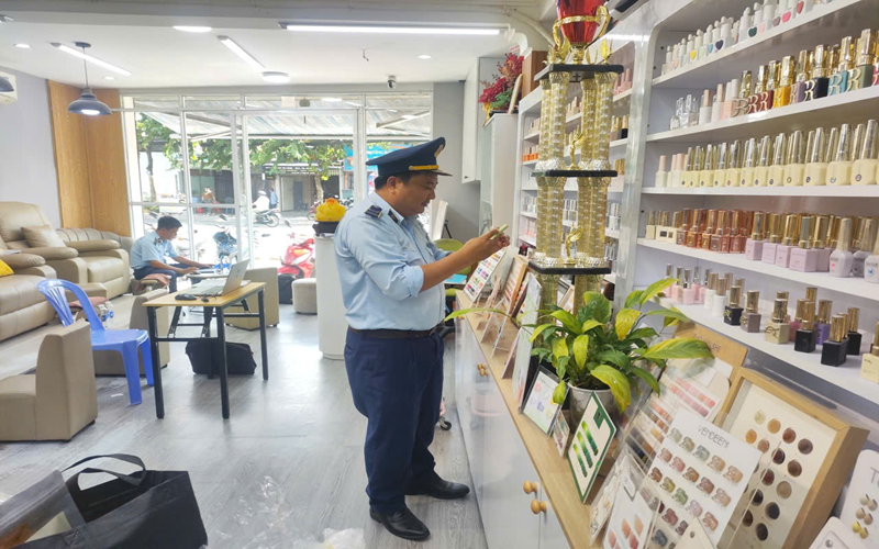 Xử phạt 02 trường hợp kinh doanh mỹ phẩm không rõ nguồn gốc, xuất xứ