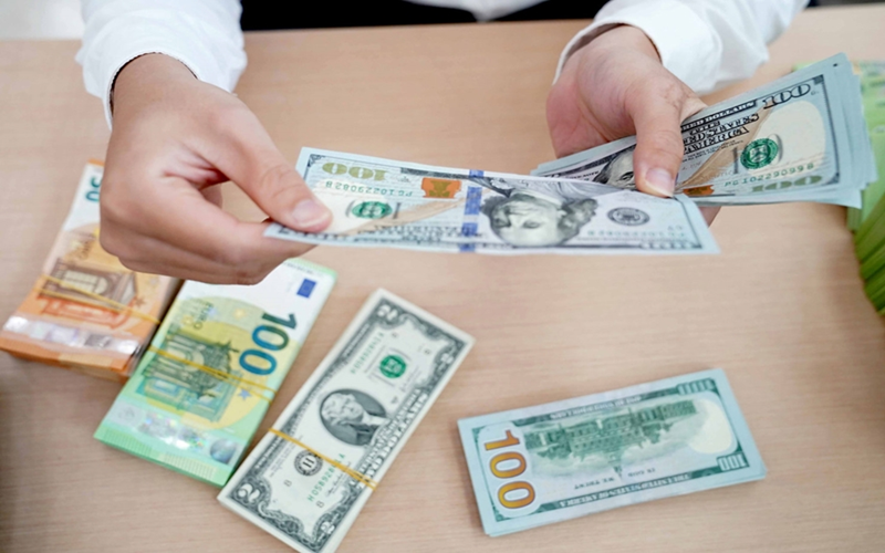 Tỷ giá USD hôm nay (23-8): Đồng USD giảm mạnh