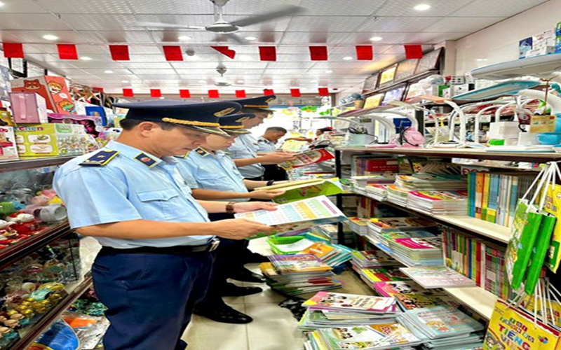 Hà Tĩnh: Xử phạt cơ sở tàng trữ xuất bản phẩm không rõ nguồn gốc