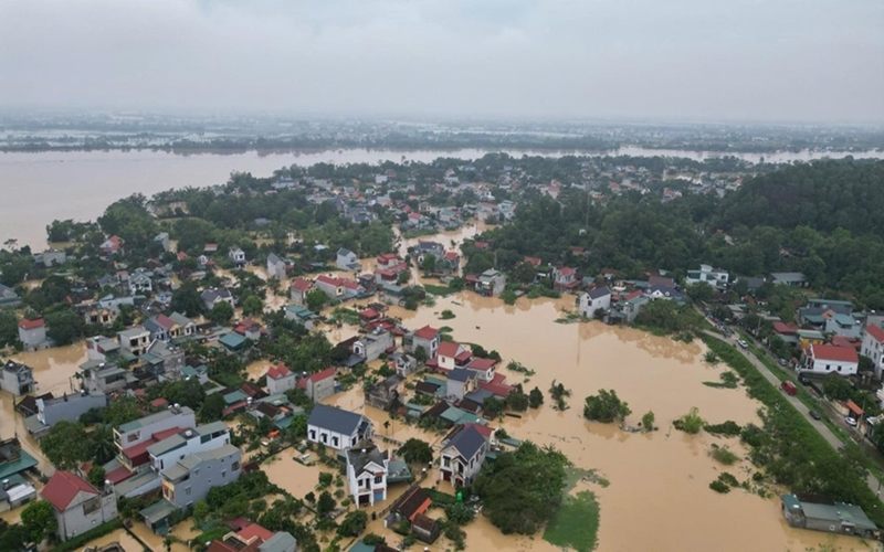 Bão số 5, mưa lũ làm 8 người chết và mất tích, 47 người bị thương hàng chục nghìn ngôi nhà tốc mái