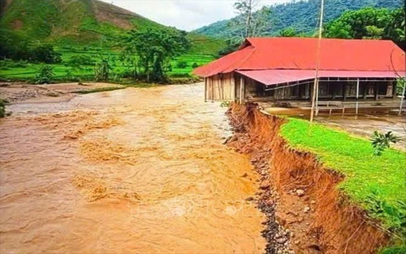 Thủ tướng yêu cầu khẩn trương khắc phục cơ sở giáo dục, y tế bị thiệt hại do thiên tai