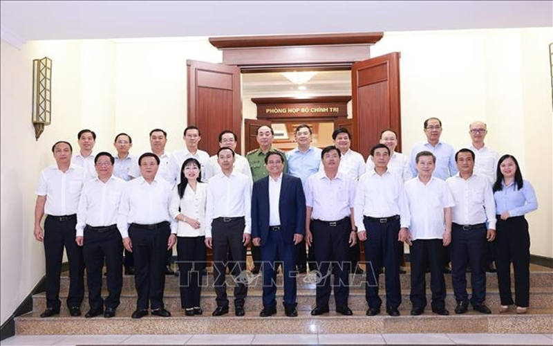 Bộ Chính trị làm việc với Ban Thường vụ Tỉnh ủy các tỉnh An Giang và Lâm Đồng về Đại hội Đảng bộ các địa phương