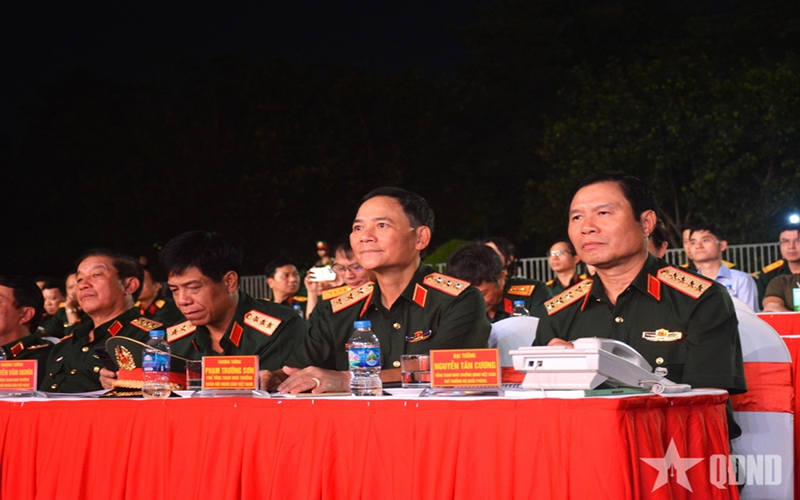 Tổng duyệt chương trình chính luận nghệ thuật “Bản hùng ca chiến thắng”