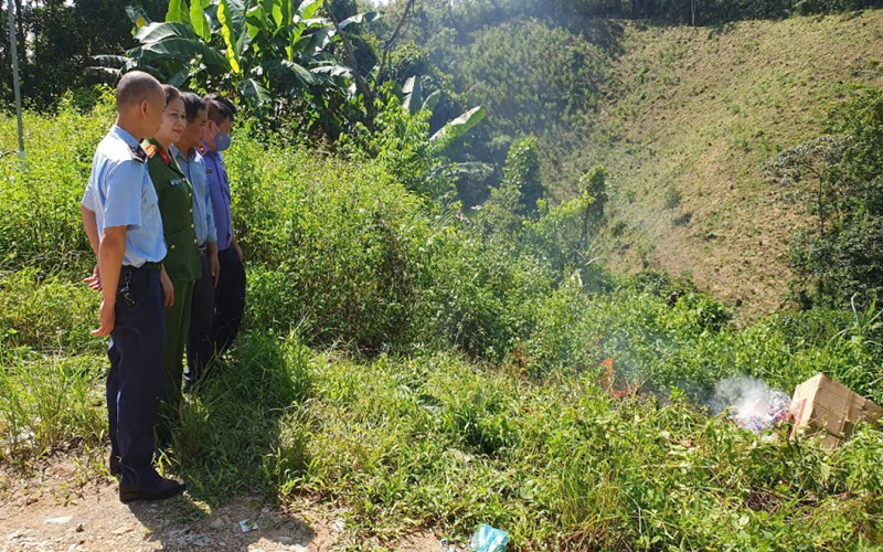 Cao Bằng tiêu hủy hơn 33.600 sản phẩm hàng hóa vi phạm hành chính bị tịch thu