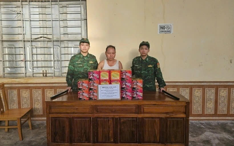 Lạng Sơn: Bắt giữ đối tượng vận chuyển 23kg pháo nổ qua biên giới