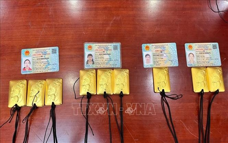 Triệt phá đường dây vận chuyển vàng trái phép qua biên giới