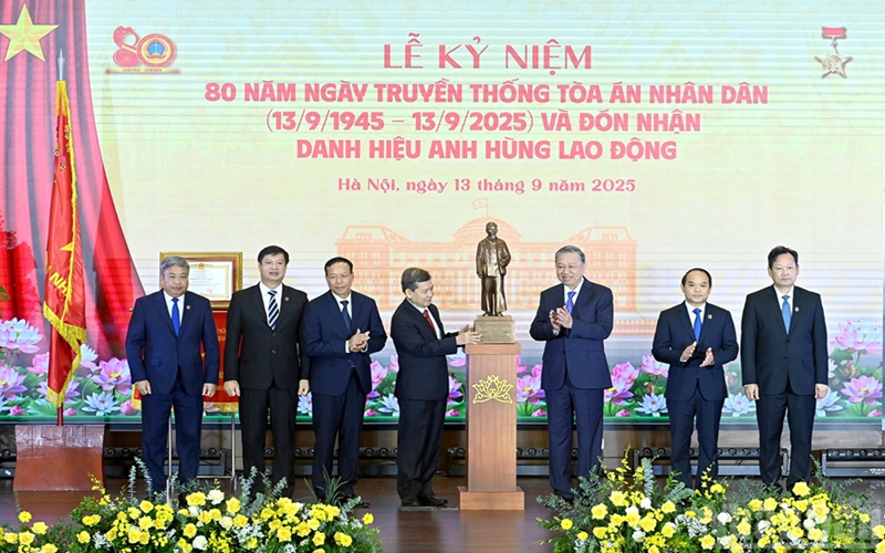 Tổng Bí thư Tô Lâm: Ngành Tòa án phải không ngừng phấn đấu để mọi phán quyết đều “thấu tình, đạt lý"
