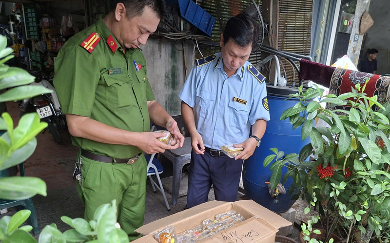 Liên tiếp phát hiện vi phạm kinh doanh bánh Trung thu tại Hoàng Mai và Lĩnh Nam