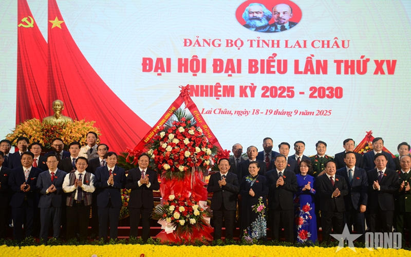 Đại tướng Trịnh Văn Quyết dự, chỉ đạo Đại hội đại biểu Đảng bộ tỉnh Lai Châu